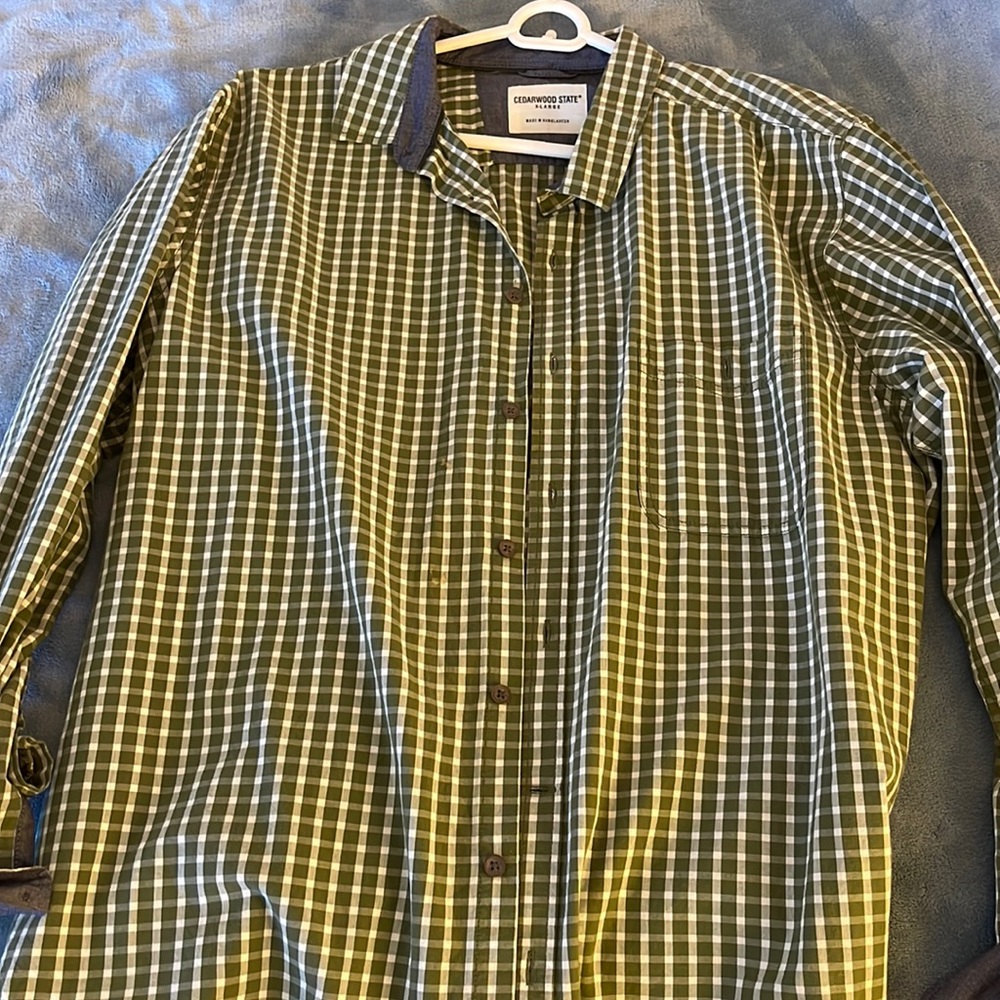Men’s army green and white checkered XL dress shirt